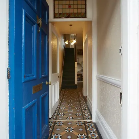 Vas' House